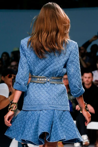 Look 30